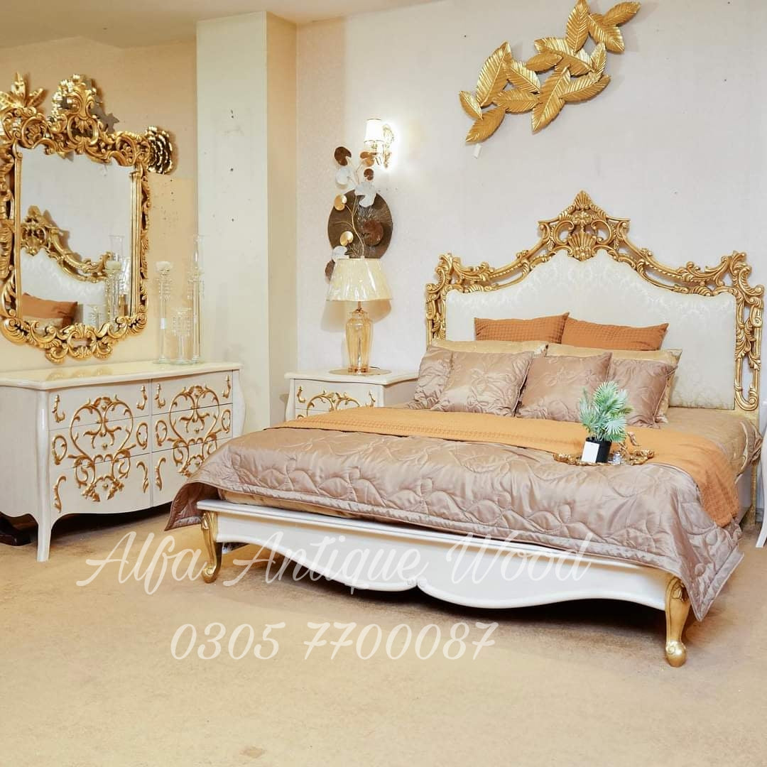 White Gold Crown Bed Set