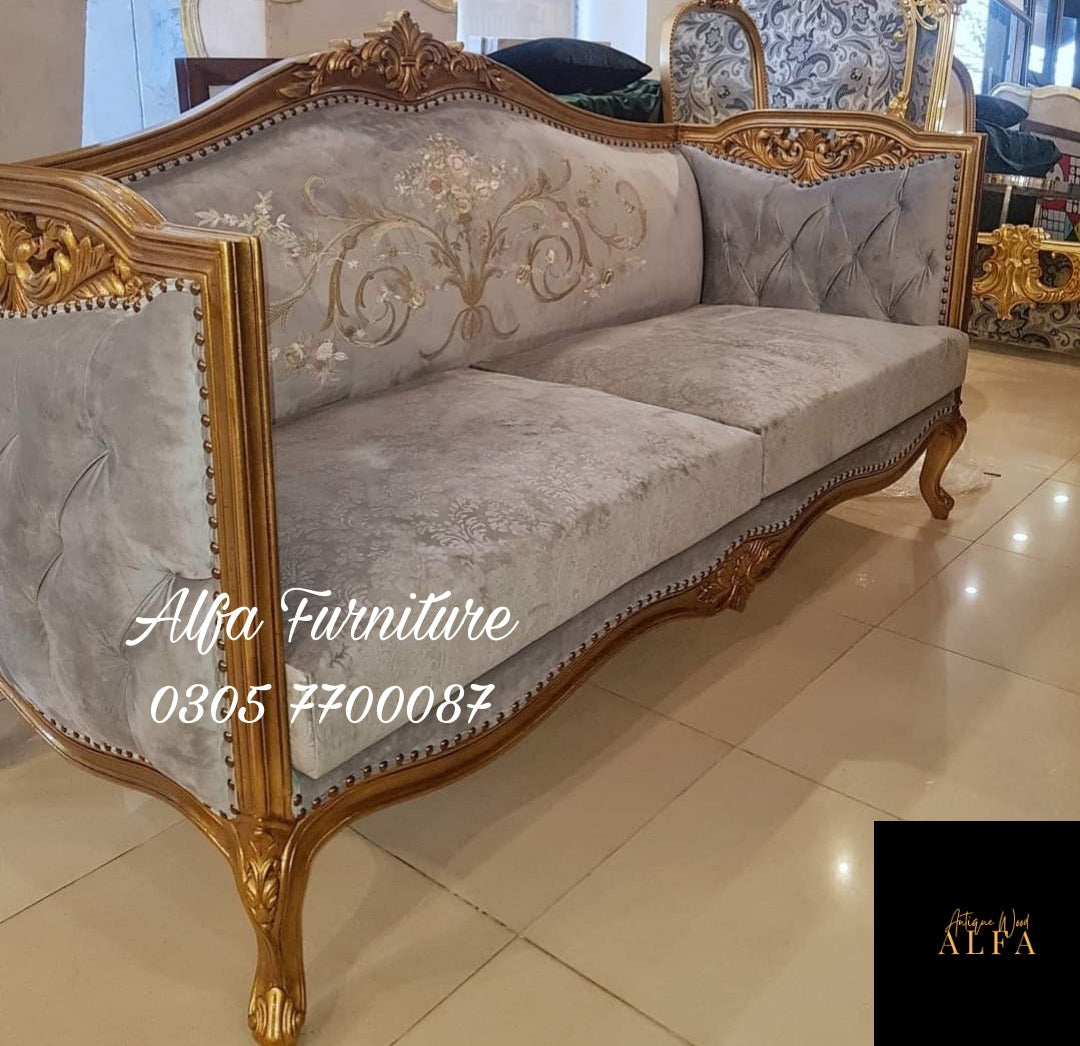 Alyxandra Victorian Sofa Set