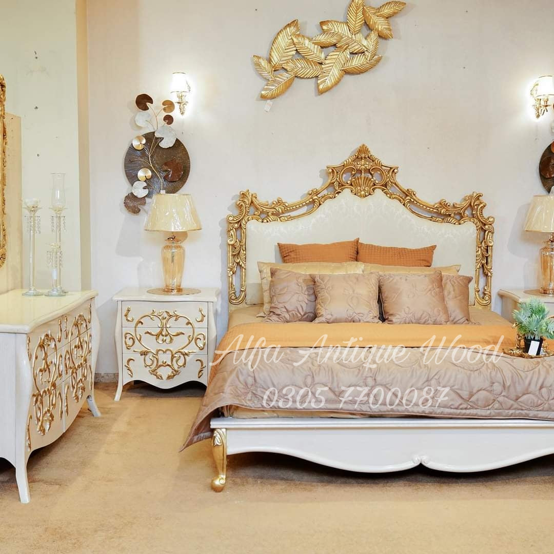 White Gold Crown Bed Set